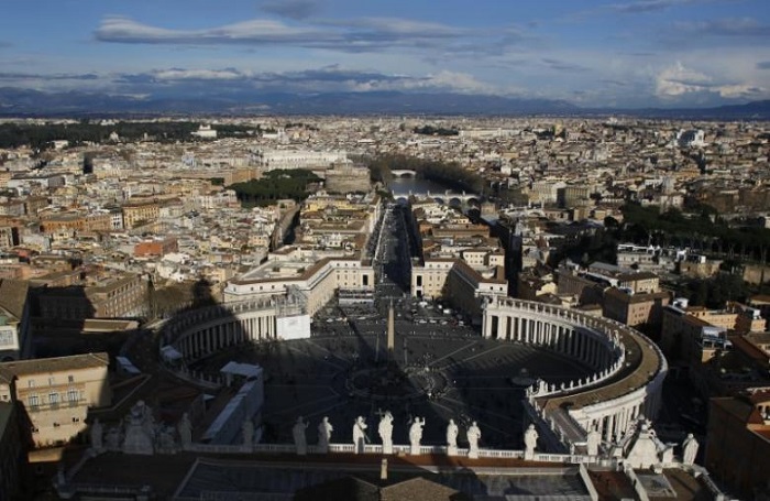 Vatican condemns Catholic radio that said quakes were God`s wrath for gay law 